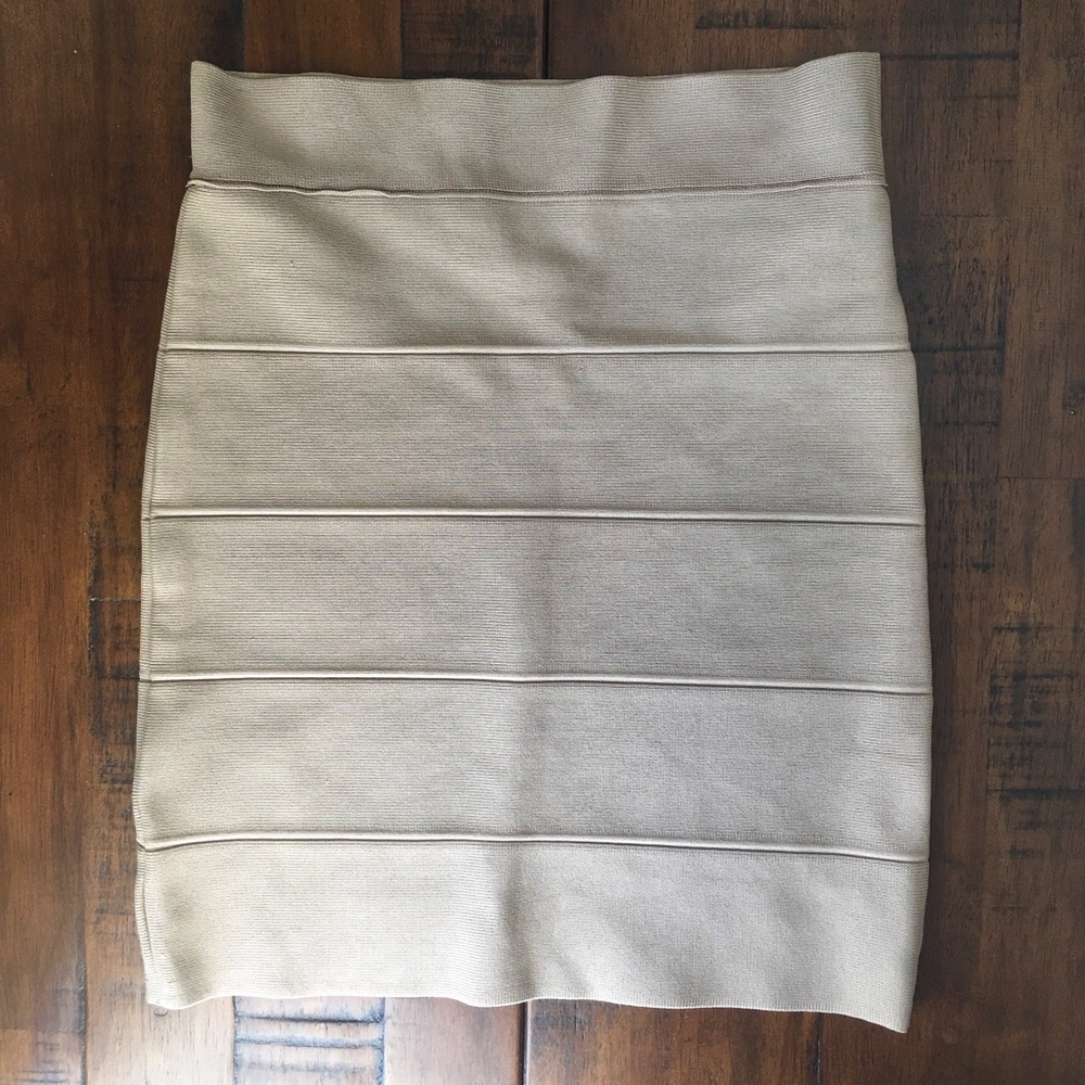 BCBGMaxAzria tan mini skirt - size S (EUC)